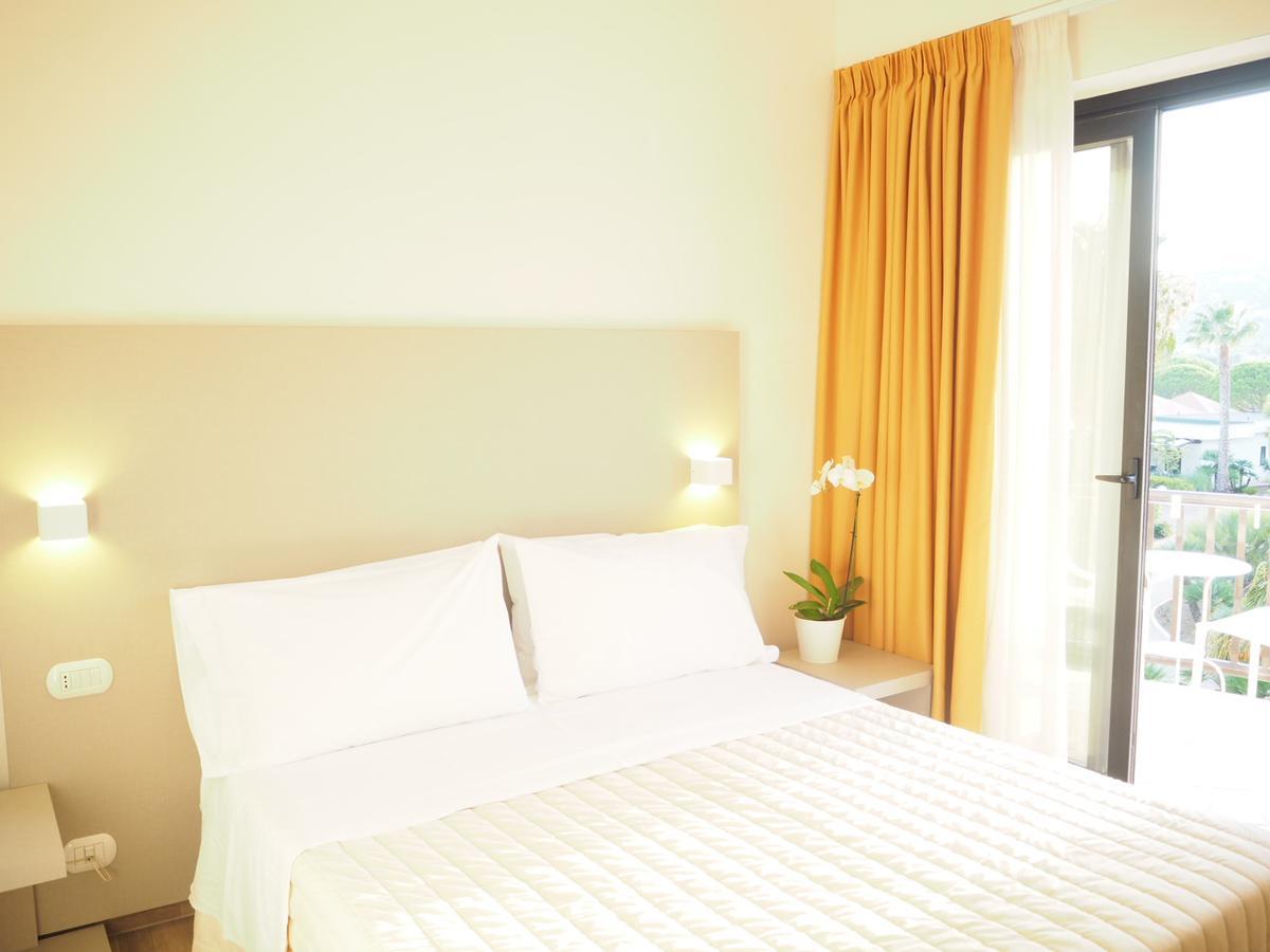 Oasiclub Hotel ヴィエステ エクステリア 写真