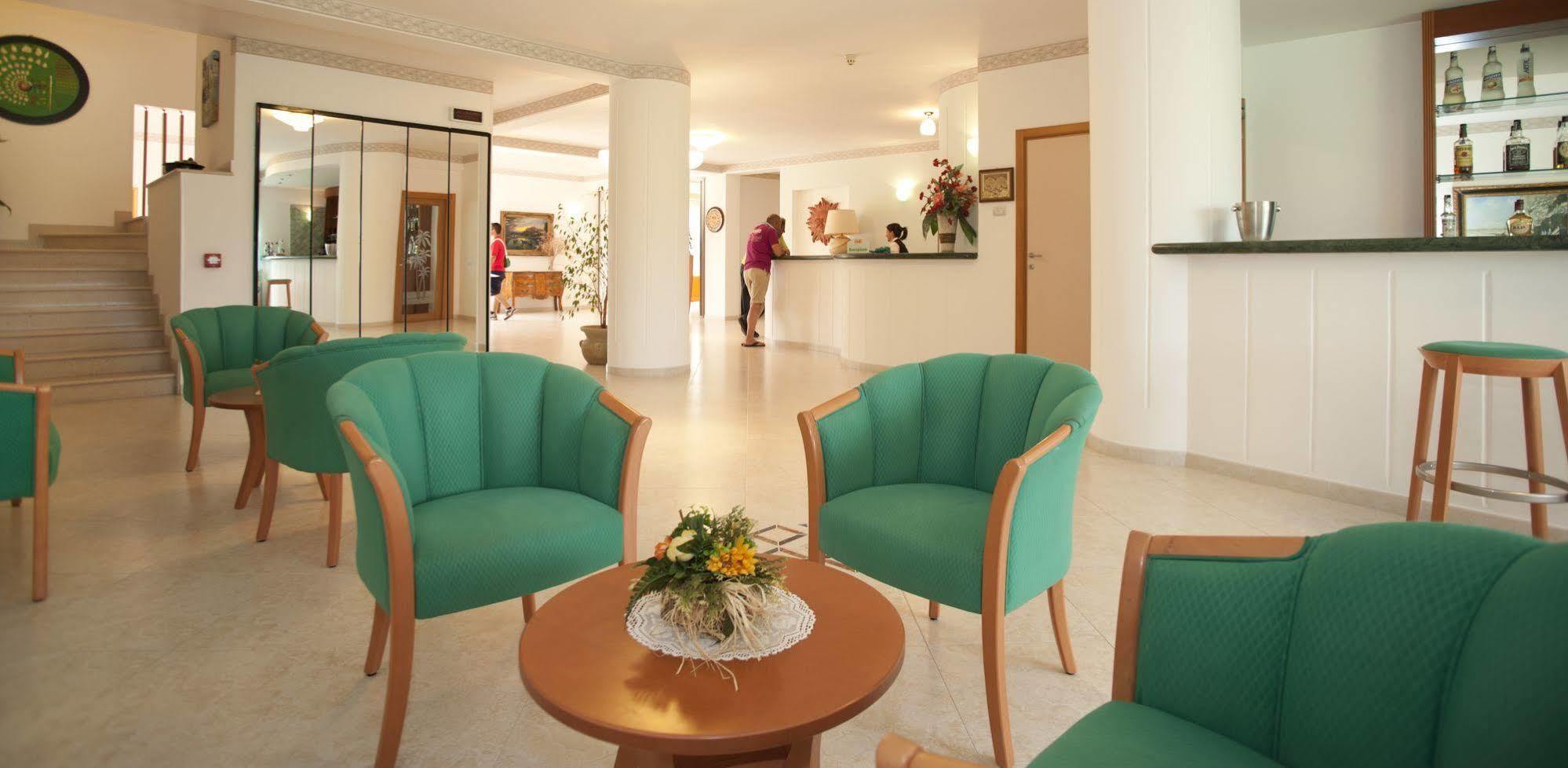 Oasiclub Hotel ヴィエステ エクステリア 写真