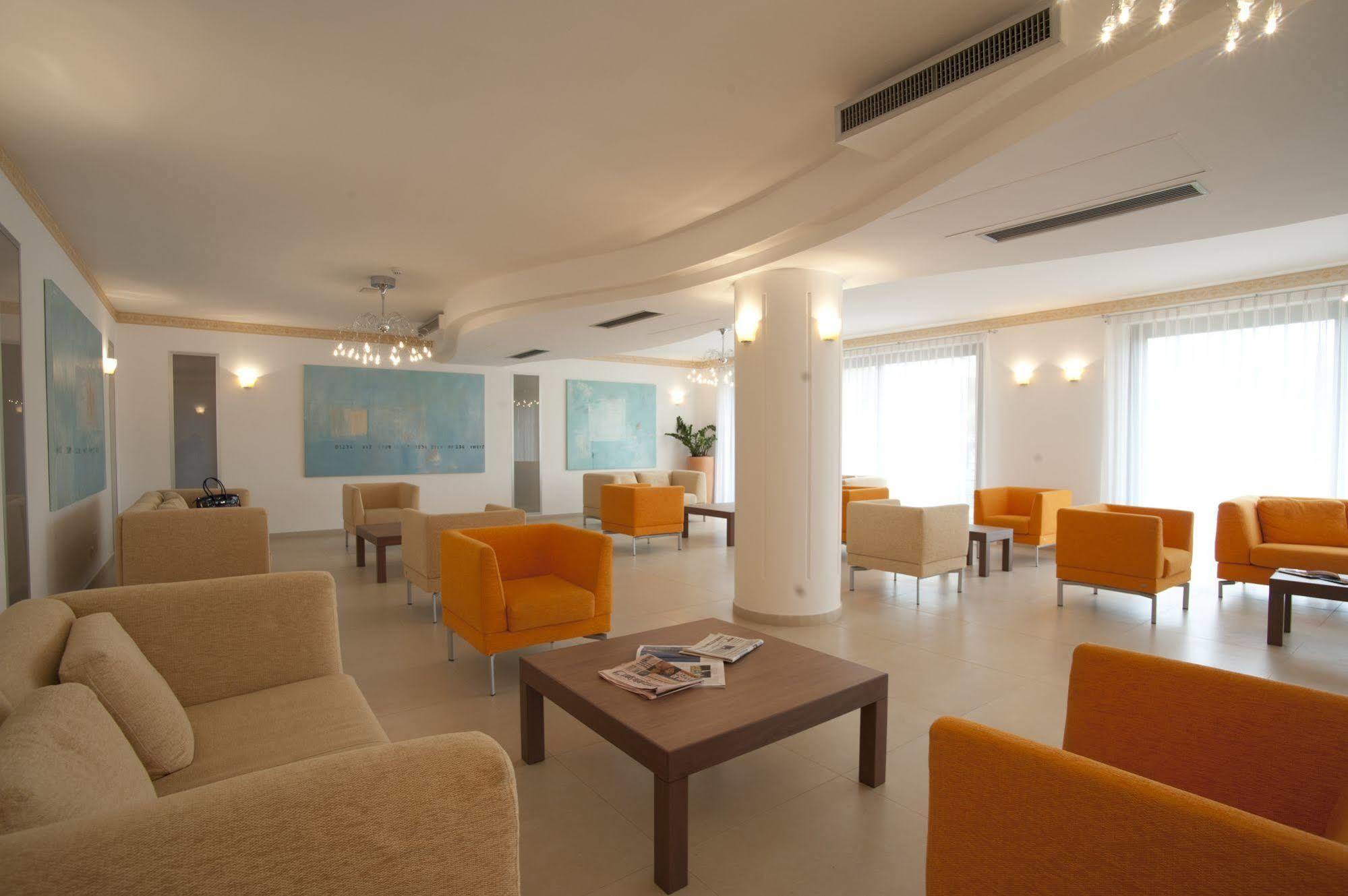 Oasiclub Hotel ヴィエステ エクステリア 写真
