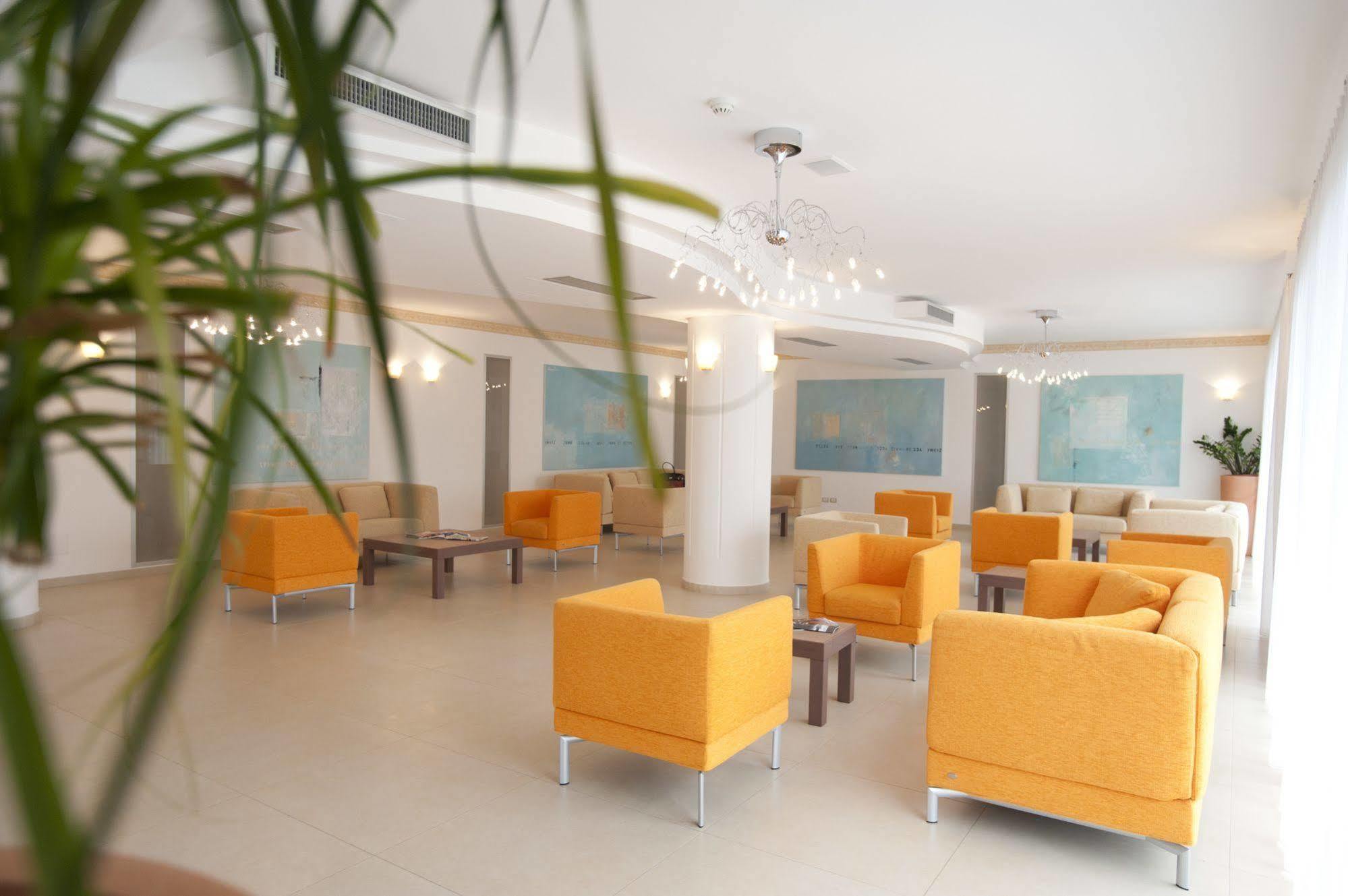 Oasiclub Hotel ヴィエステ エクステリア 写真